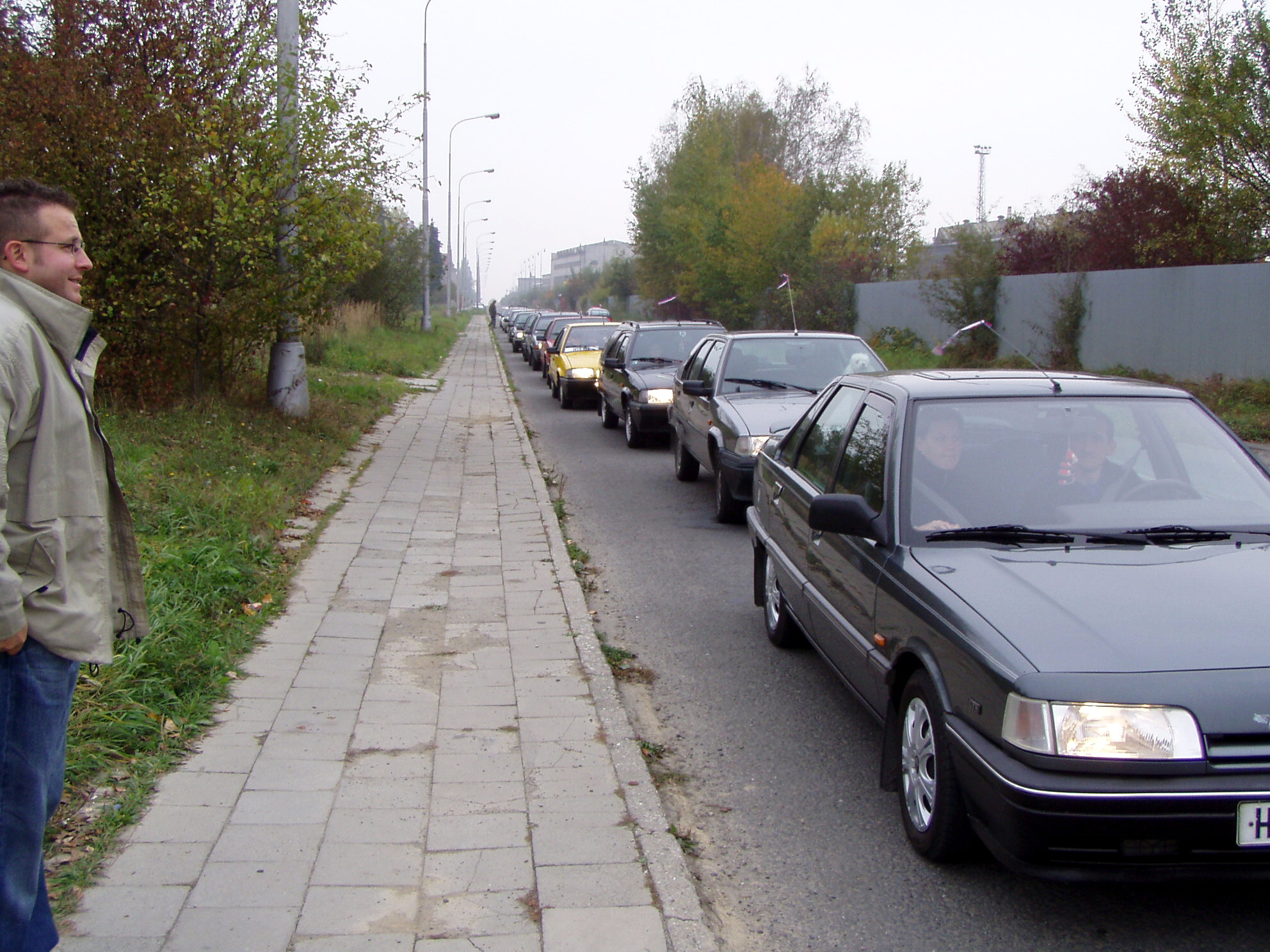 tady se utvořila fronta na slalom (OBROVSKÝ ZÁJEM ?)