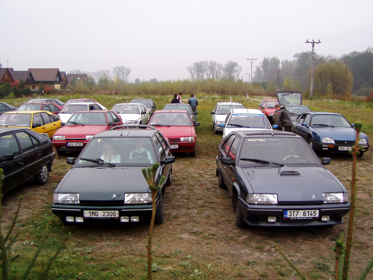 ještě jedna zastávka a zase vzorově seřazeni