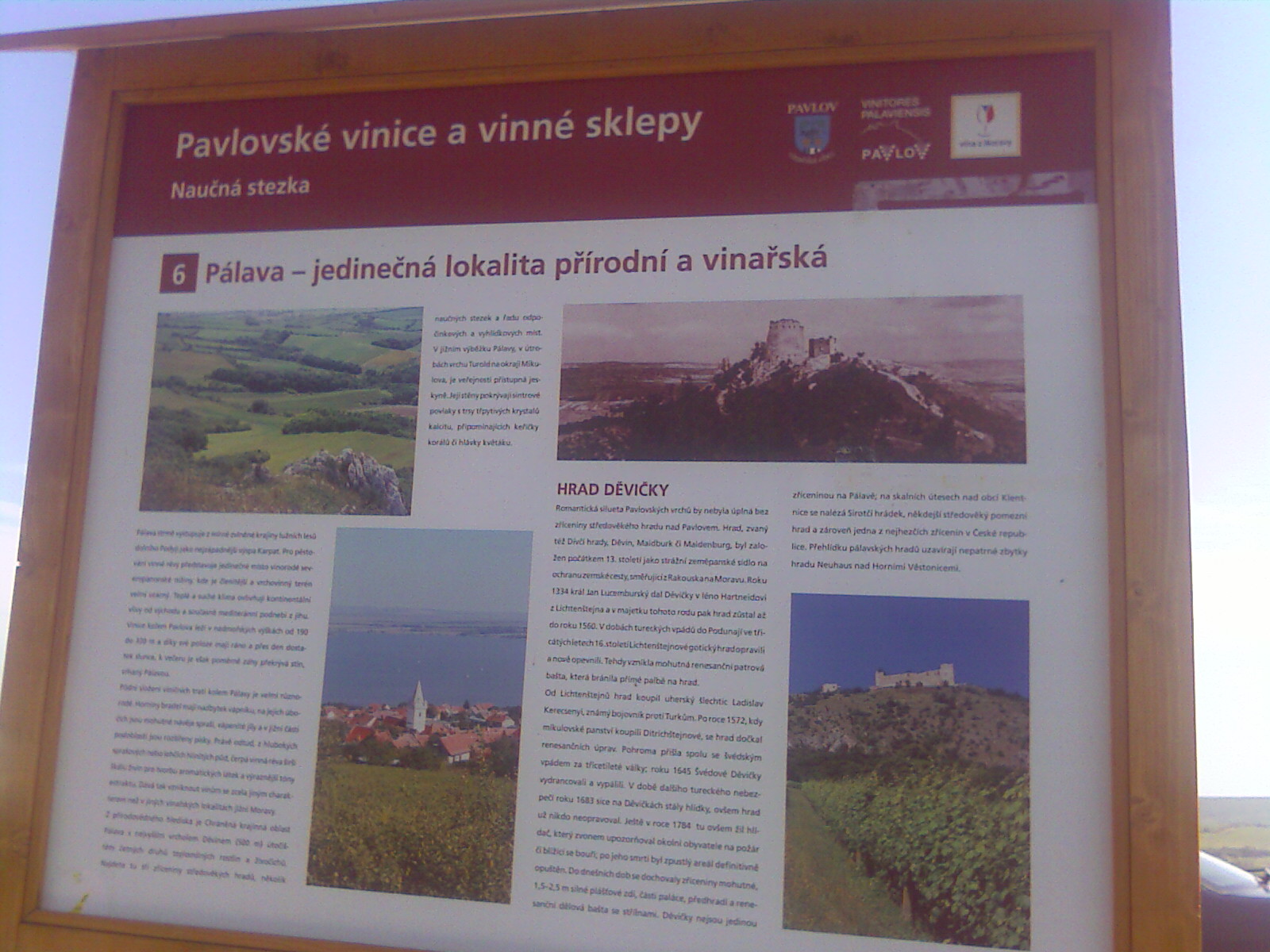 mala zastavka pri spanile jizde a nam neutekla tato tabule informujici  co vse  se v teto lokalite nachazi
