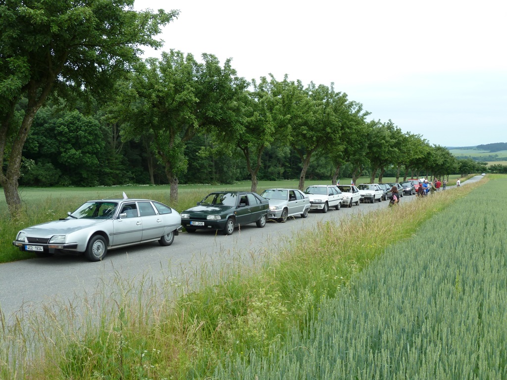 Moc nás tedy nebylo, alespoň že přijela Simča s Martinem a přivezli svoje CXa...